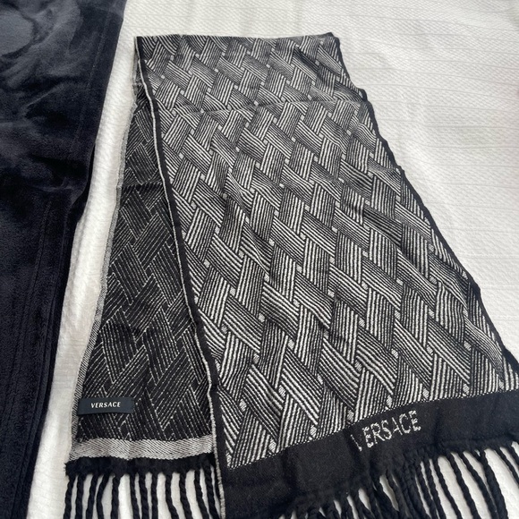 Versace Black & Gray Geometric Pattern Wool Scarf Vintage